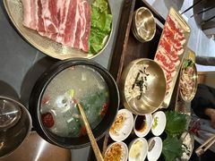 -围炉肉舍•炭烤活鳗•丹东海鲜烤肉(步行街店)