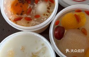 Fresh Silver Ear Pear and Loquat Stew