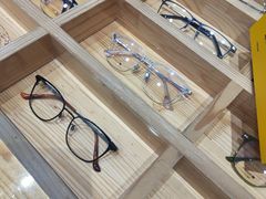 -豪门视光·星趣控·蔡司依视路眼镜代理商(中央大街店)