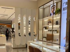 -J-Optical佳视明眼镜·蔡司视觉(青岛金茂览秀城店)