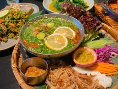 炭烤猪颈肉撒撇米线-Ameigo梅果·云贵川bistro(长宁来福士店)