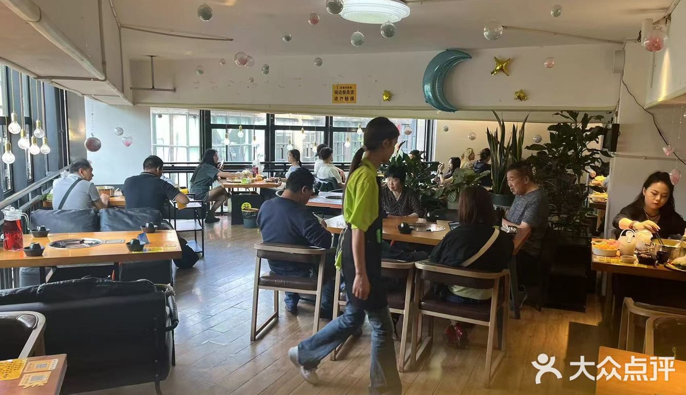 吃火锅酸的到味，辣的够爽才得劲~~