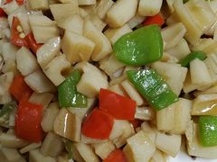 -巍山𤆵肉饵丝