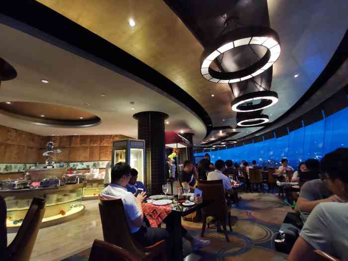 凤凰阁旋转餐厅-"味道要点先,个人喜欢吃铁板烧的鱼,跟鱼翅.