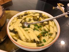 酸菜糍粑汤-石磨豆花家常菜·牦牛排土火锅