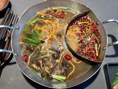 -楠小云·云南鲜牛野生菌自助火锅(九眼桥店)