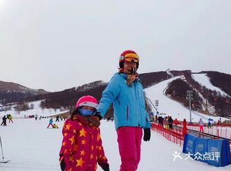 谁家的小宝宝滑雪好可爱呀