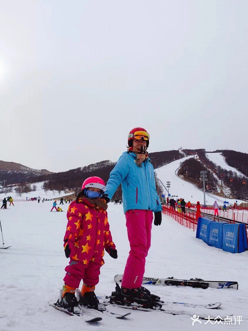 谁家的小宝宝滑雪好可爱呀