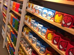 -名创优品(北京新中关购物中心地铁层店)