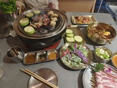 -围炉肉舍•炭烤活鳗•丹东海鲜烤肉(步行街店)