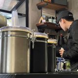 南京最社区的咖啡店三五好友相聚喝咖聊天
