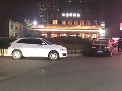 -翠微牡丹园停车场