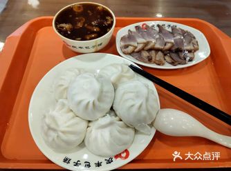 包子皮薄馅大 味道也不错 炒肝味道正，咸淡合适