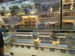 面包甜点陈列柜-白玉兰食品甜凤店(合生汇店)