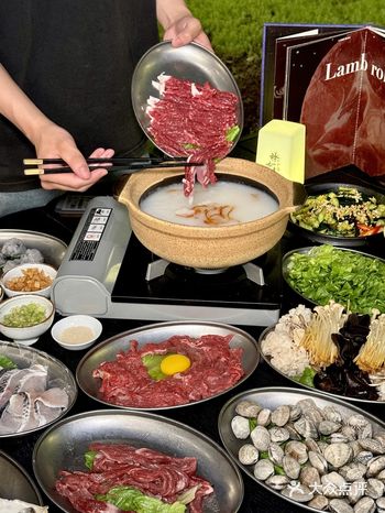 约上三五好友来这里享受一个温馨又美味的夜晚吧！