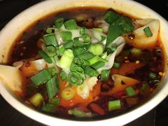 食物，红汤抄手-金色印象·HiFi影音·按摩足疗(南坪桃源店)