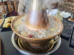 -果松木炭酸菜铜火锅·外婆参鸡汤