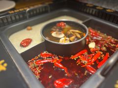 -老牌坊云南鱼豆花火锅(哈西万达店)