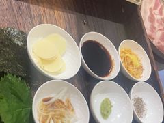 -围炉肉舍•炭烤活鳗•丹东海鲜烤肉(步行街店)