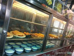 面包甜点陈列柜-欢姐伦教糕(北海大道北店)