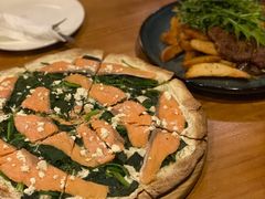 烟熏三文鱼菠菜飞达芝士烤饼-Secco德式餐吧(南秀村店)