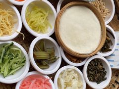 -包整·丝娃娃(一览甲秀楼风景店)