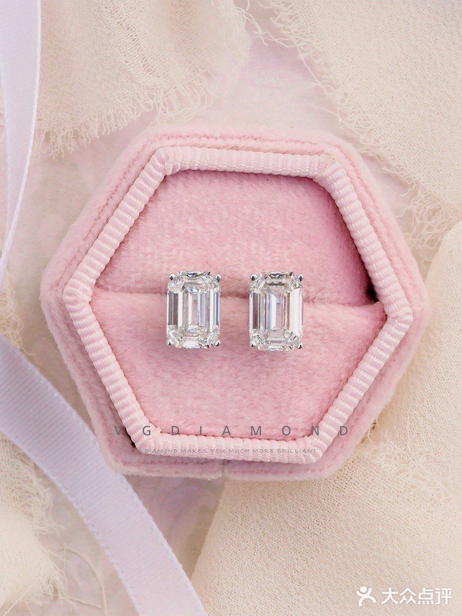 不能戴钻戒，结婚信物选了钻石耳钉