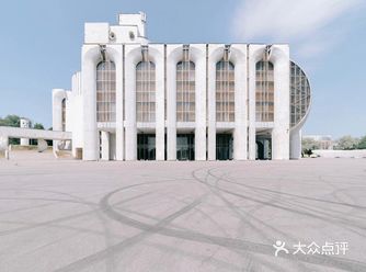 致敬｜大名鼎鼎的诺夫哥罗德剧院，宏伟野蛮主义