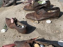 -多瑙河畔鞋履雕塑