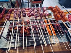 -哈尔滨小酒馆·鲜肉现穿自助烧烤(康新花园店)