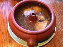 云南名材汽锅鸡&nbsp;/例-丽江金茂凯悦臻选酒店-滇香馆