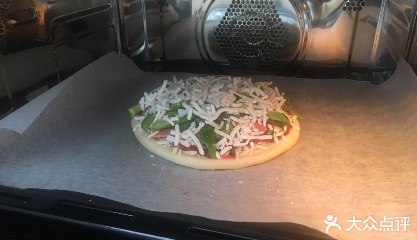 实诚儿的披萨！料多多的[加油]