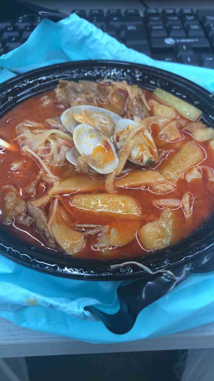 觅肴海鲜焖锅饭(河东店)-"外卖送餐非常快,送到还很热,包装很严实.