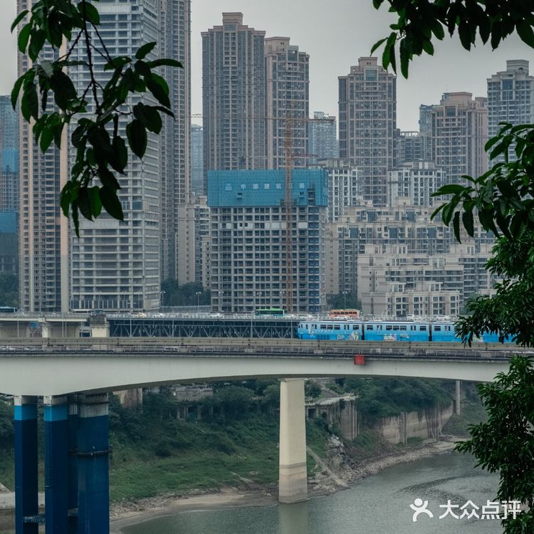 重庆李子坝附近藏着一条小众观景步道：新都巷步道