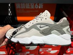 -百年港湾奥特莱斯(香炉礁店)