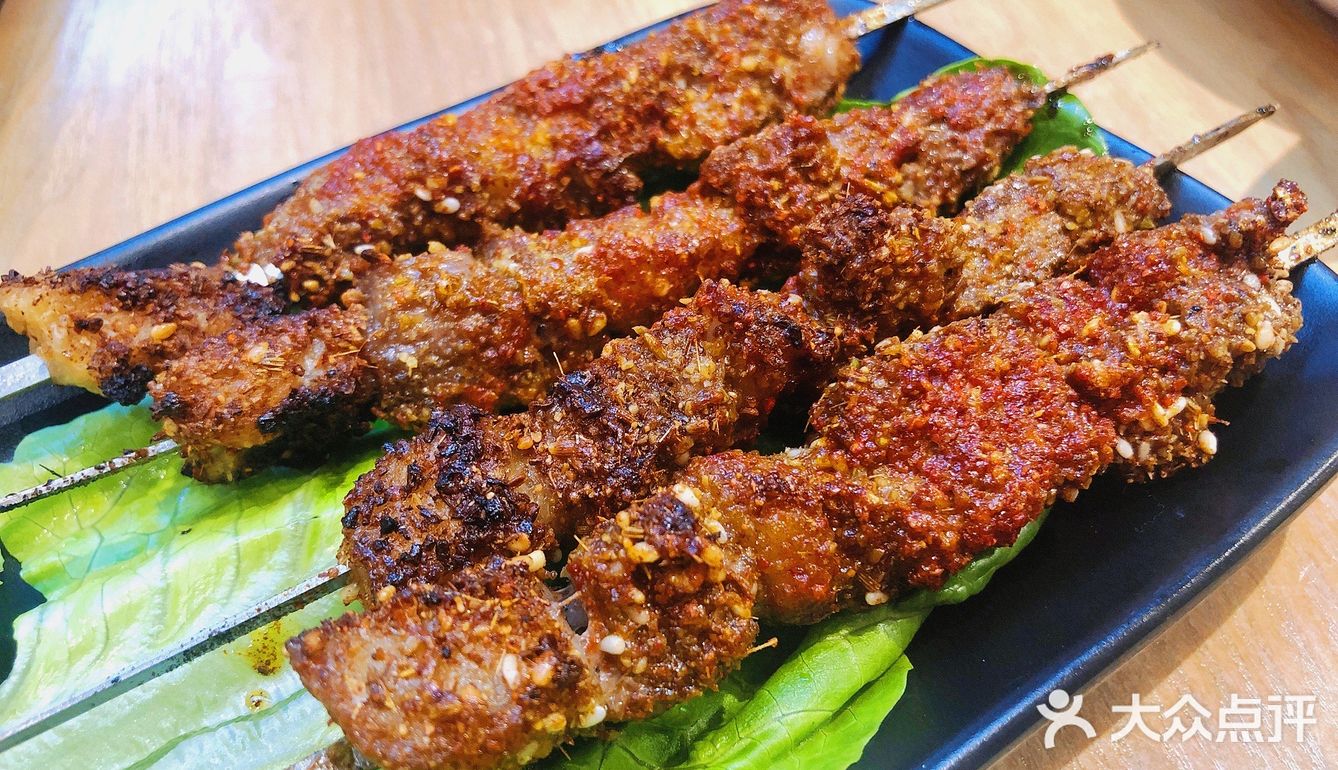羊肉串还是好吃的 肉粒大