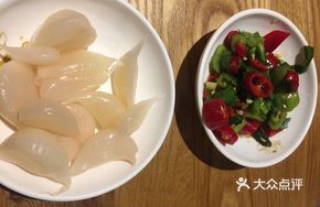 Sweet Pickled Garlic with Cilantro