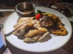 烤无骨鸡腿肉配蔬菜-SHARK鲨鱼餐吧(购物公园店)