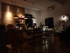 -彳亍咖啡·这里(水湾路店)
