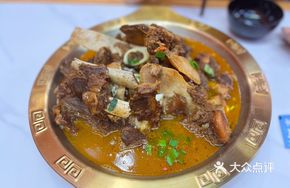 Hand-grabbed Beef Bone Soup