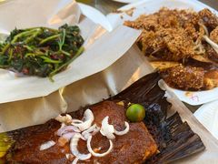 -东海岸人工湖美食村