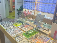 -天空之镜眼镜店蔡司依视路配镜授权零售店(望京颐堤港店)
