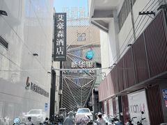 -新华里咖啡书吧(新华书店小寨店)