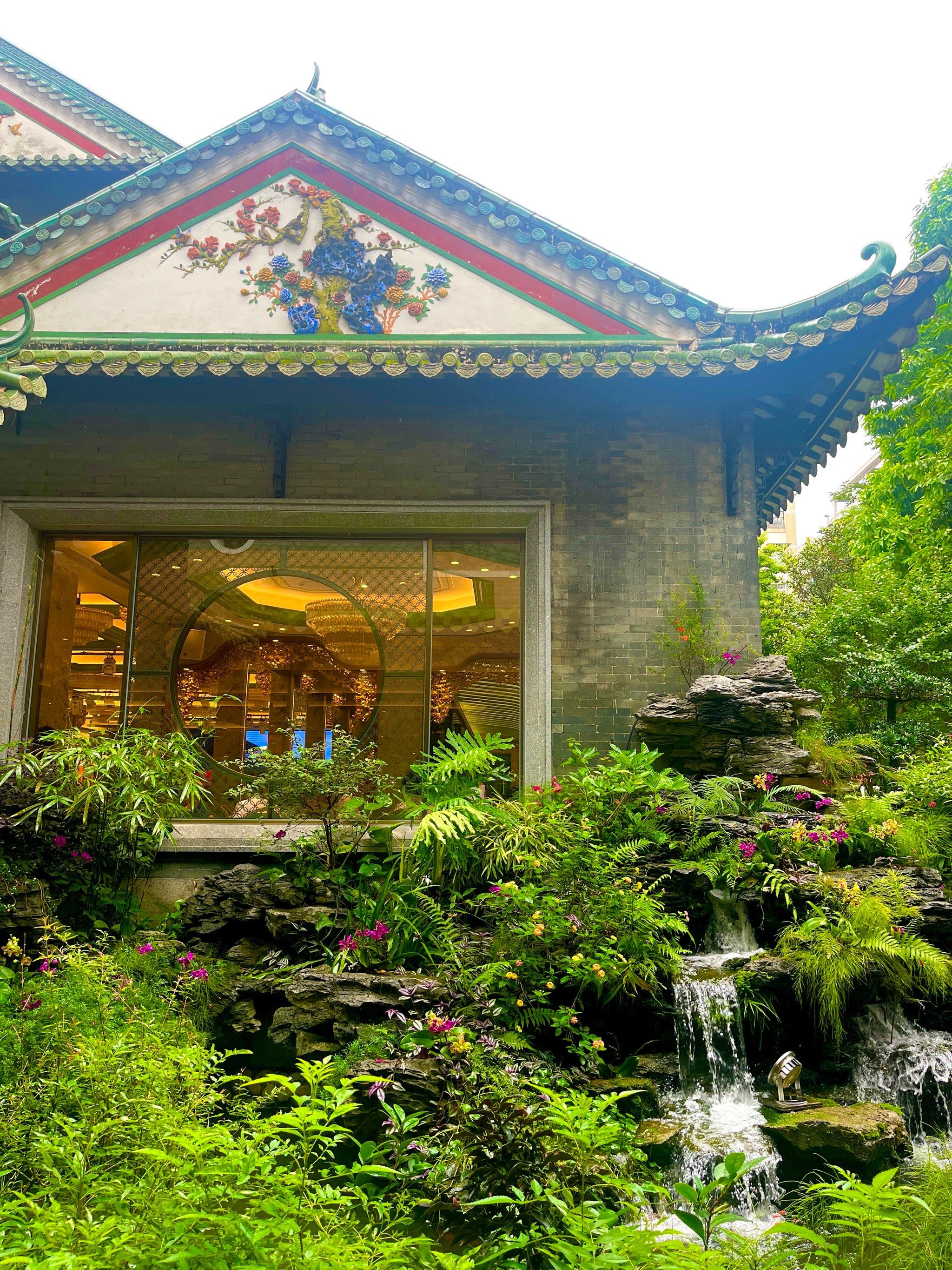 本地人都推荐的早茶老字号岭南园林风的南园酒家