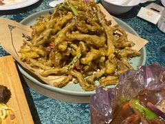干炸茶树菇-孔雀裡融合餐厅