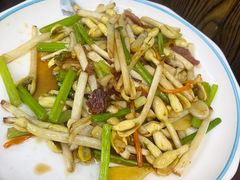 花生芽炒腊肉-民间瓦缸煨汤館(嵩山路店)
