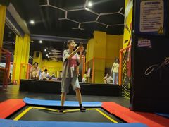 -爱蹦iBOON蹦床运动馆(江汉店)