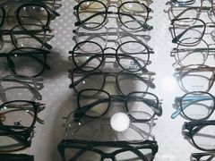 -吉庆眼镜店•蔡司•依视路(开泰眼镜市场店)