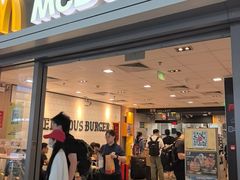 -麦当劳(上海虹桥站30B检票口楼上)