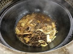 -粘豆包柴火铁锅炖